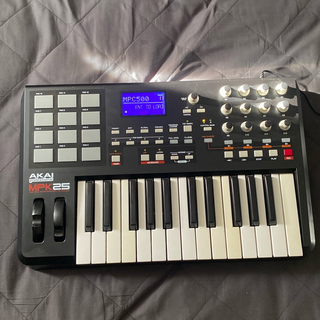 Akai Professional - Mpk25 25-Key Usb Midi Keyboard Controller